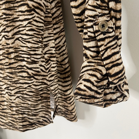 MICHAEL Michael Kors Zebra Print Zip Front Roll Tab Sleeve Blouse Tunic Medium - Picture 4 of 7